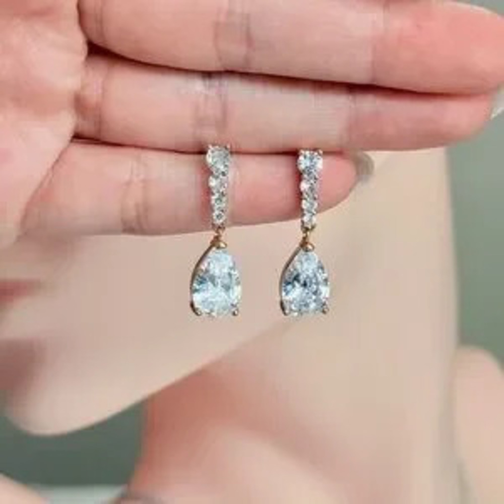?? Elegant Gold Teardrop Earrings With Zirconia